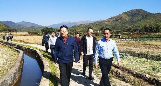 深圳市文化广电旅游体育局领导率文艺演出团队到陆丰市八万村慰问演出